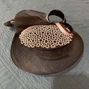 TEA Party Fascinator Hat for Women. Black and White